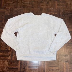 Soft and cozy light grey crew neck NEW